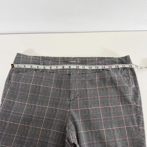 Old Navy Women's Plaid High-rise Pixie Tailored to Bermuda Knee Shorts Size 16 - Picture 3 of 9